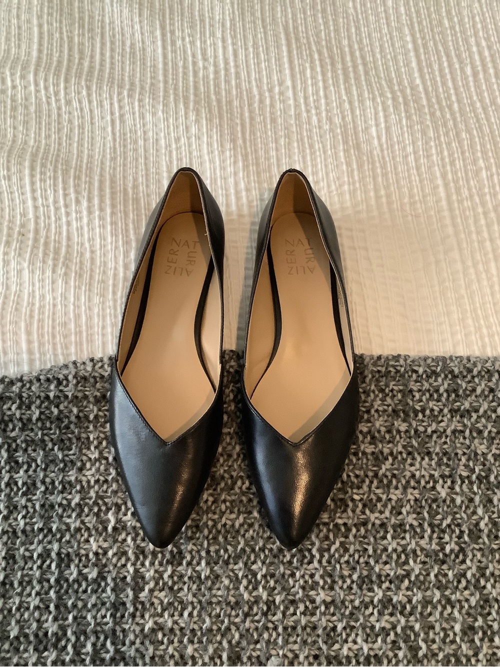 Naturalizer Black Pointed V-Cut Ballet Flats